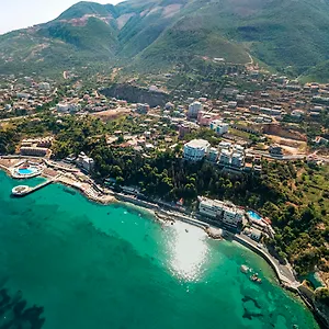 New York 4*, Wlora Albania